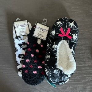 Snugadoo Black and White Slippers with Pink Accents